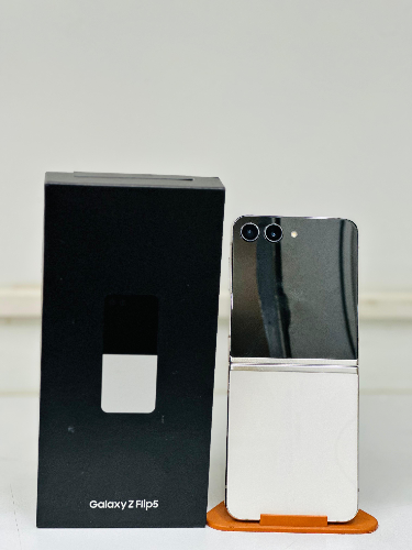 Buy SAMSUNG FLIP 5, ₹31000 on SellInSeconds